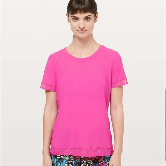 lululemon athletica Serve Up Some Sun Short Sleeve
Sonic Pink Size 6 - Picture 5 of 5